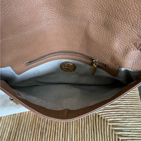 TORY BURCH BROWN LEATHER WITH GOLD LOGO CROSSBODY ✨ - Picture 4 of 6
